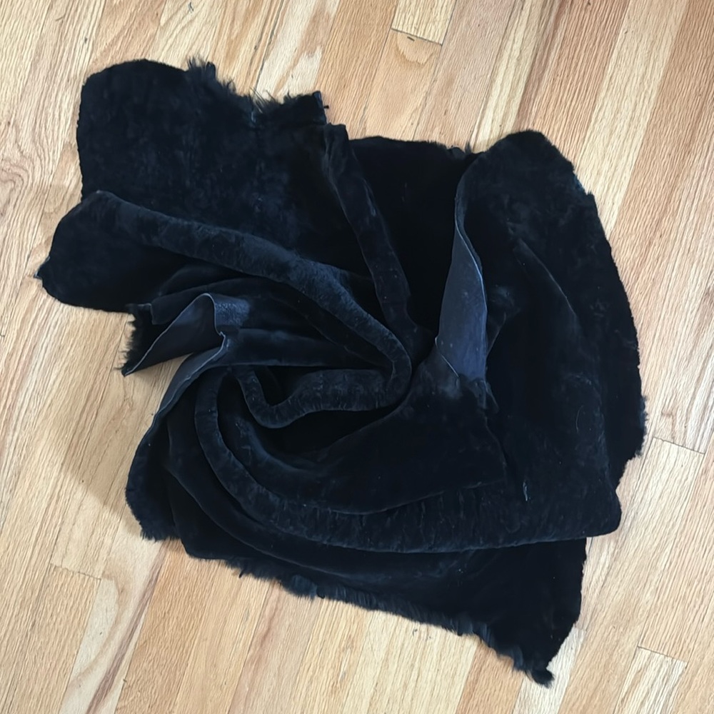 Sheepskin Throw - Picture 2 of 4